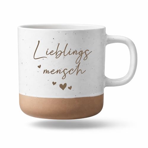 Bergliebe Keramiktasse Lieblingsmensch | Liebestasse | Kaffeetasse | Teebecher weiß mit beigem Boden | Geschenk für Partner Freundin & Familie | Love | 360 ml Pohmer Design (Lieblingsmensch)