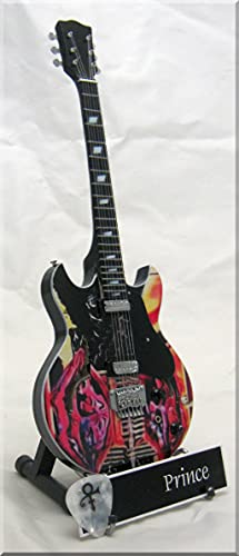 PRINCE Guitare Miniature avec médiator VOX - Les Beatles, Paul McCartney, John Lennon, RIngo Starr, George Harrison PRINCE Guitare Miniature avec médiator VOX