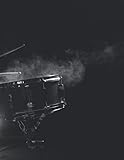  Notenheft: Das Notenbuch für alle Schlagzeuger ♦ über 100 blanko Seiten im A4 Format zum niederschreiben deiner besten Songs und Lieder ♦ Motiv: Drummer schwarz