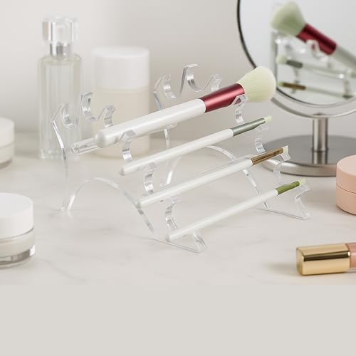Pinceaux de maquillage bien rangés sur la coiffeuse avec AMT