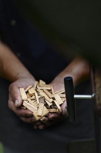 RÖSLE Räucherchips Rum-Kirsche, 750 g, für Räucherbox auf Smoker, Holzkohle- und Gasgrills, rauchaktiv, naturbelassenes Holz, Braun