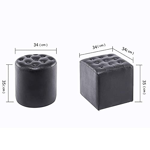 Tabouret en cuir autour de la table basse pour un café convivial