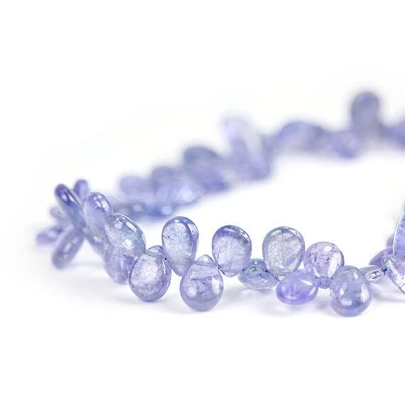 Tanzanite poire briolette lissée 5.5-7mm pour remplacer des pierres ternes par des gemmes éclatantes