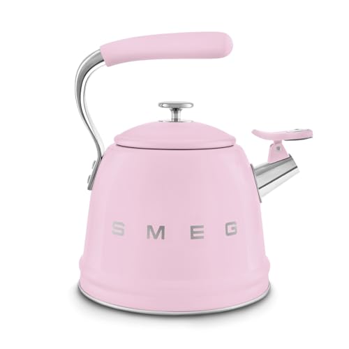 Smeg, Bouilloire Sifflante WKF01PK, en Acier Inoxydable, Capacité 2,3 L, Couvercle Amovible et Bec Doseur, Compatible avec Induction, Rose
