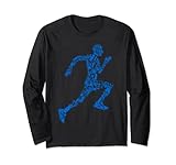 Esta camiseta de corredor cuenta con siluetas de corredor que utilizan artículos de equipo para correr como cronómetro, silbato, tenis, trofeo, botella de agua y ropa para correr.