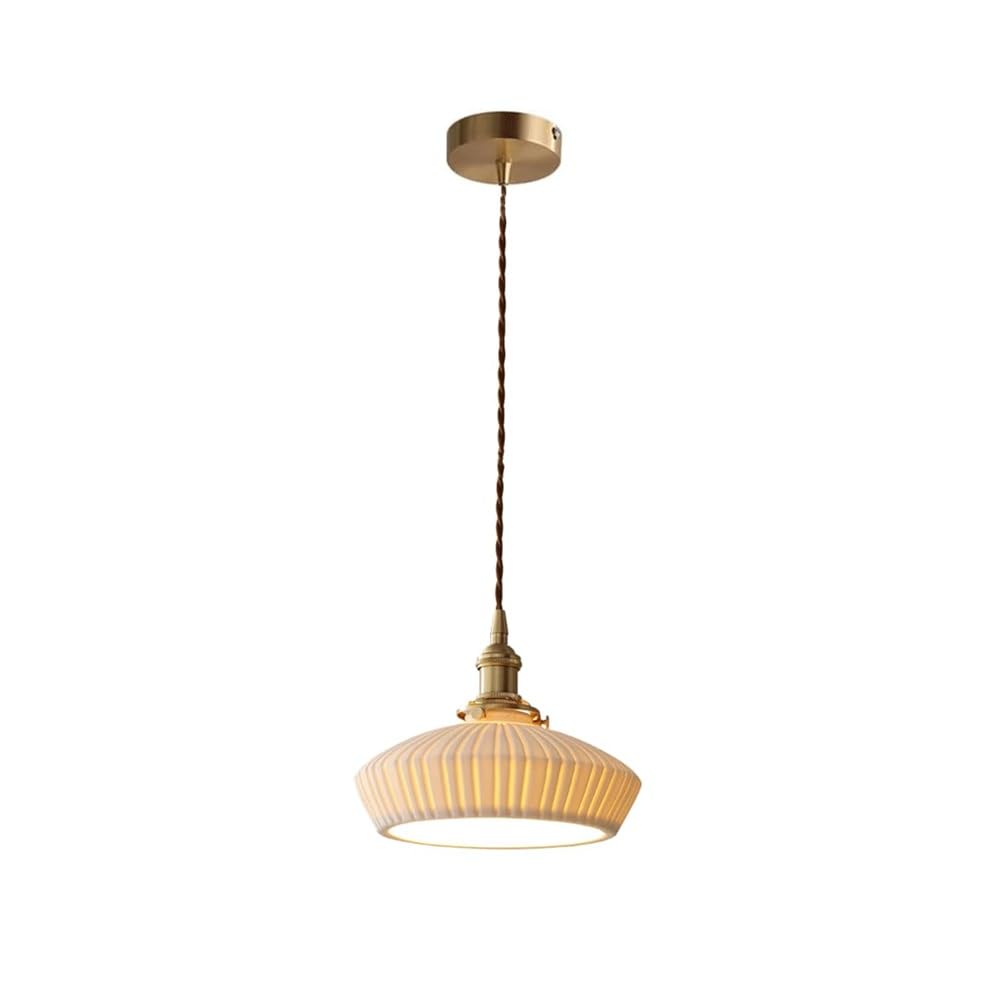 Suspension vintage en céramique blanche pour éclairer un îlot sombre