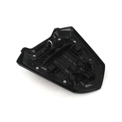 Garde accessoires moto CB 750 Hornet, capot de selle finition précise - 4