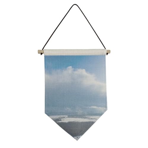 Toile drapeau suspendu art déco bleu et nuages pour décoration murale