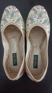 Image of Handcrafted Leather Ethnic Jutti for Women - Traditional & Elegant