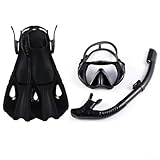 Propulsion efficace avec palmes : les ailettes courtes améliorent le mouvement dans l'eau tout en s'adaptant à différentes formes de pied grâce à leur talon ouvert réglable.