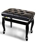 Verbessern Sie Ihr Musikerlebnis mit unserem hochwertigen Klavierhocker, der fachmännisch aus robustem Holz und Leder gefertigt wurde. Entworfen für Stabilität und Komfort, bietet dieser elegante Hocker die perfekte Höhe für jeden Klavierspieler. Sein zeitloses Design ergänzt verschiedene Einrichtungsstile und ist somit eine vielseitige Wahl für Musiker und Musikliebhaber. Ideal für den täglichen Gebrauch und zum Üben.