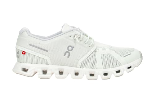 Image of On Women's Cloud 5 Sneakers