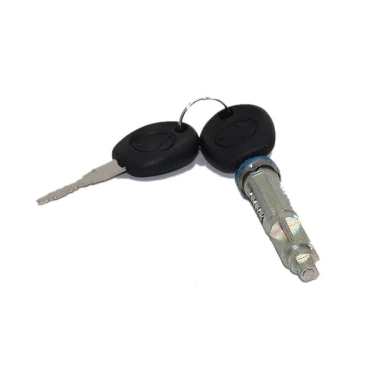 Serrure coffre T4 défectueuse ? Commandez le barillet hayon arrière DENGG 701837061D