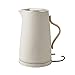Produktbild Stelton Wasserkocher Emma - Elektrischer Kocher, Wasserkessel - Kessel im skandinavischen Design - Filter, Trockenkoch-Sicherheitsschalter mit Abschaltung, Buchenholzgriff - 1,2 Liter, soft sand