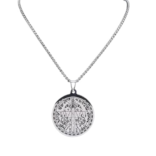 Bijoux amuletos de protection style ésotérique pour sublimer un look urbain masculin