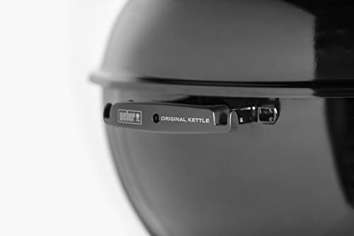 Weber Original Kettle E-5710 Holzkohlegrill/Porzellanemaillierter Deckel und Kessel, 57 cm Grillfläche, One-Touch-Reinigungssystem, Deckelthermometer, Dreibein-Ständer und Räder, Schwarz