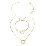 Conception Élégante: Cette parure bijoux présente un design minimaliste avec des pendentifs cœur ouverts délicatement façonnés. La chaîne fine est ornée de petits détails métalliques qui ajoutent une touche subtile d'éclat, créant un ensemble raffiné qui attire l'attention sans être excessif.