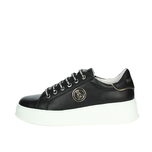Scarpe da ginnastica per ragazze di Patrizia Pepe, con un design moderno e attraente.