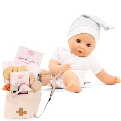 Götz 2516072 Cosy Aquini Baby Be A Doctor Badepuppe – Puppe ohne Haare und braunen Schlafaugen – 33 cm Mädchen – Babypuppe in 48 teiligen Set