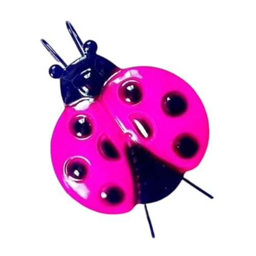 Décoration murale originale de jardin en métal : la coccinelle rose suspendue pour votre patio.