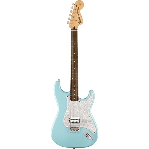 Fender Tom Delonge Strat RW Daphne Blue – Guitare Électrique - Les Beatles, Paul McCartney, John Lennon, RIngo Starr, George Harrison Fender Tom Delonge Strat RW Daphne Blue - Guitare Électrique – Image 3