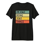 Cita Personalizada Divertida con Texto en inglés I'm Joao Doing Joao Things Camiseta Premium