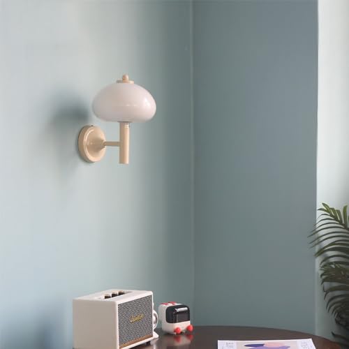 Accesorio de iluminación de pared de metal y vidrio con un sofisticado acabado amarillo crema 7
