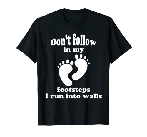 Ne me suivez pas. Mes pas se heurtent à des murs. T-Shirt Cover