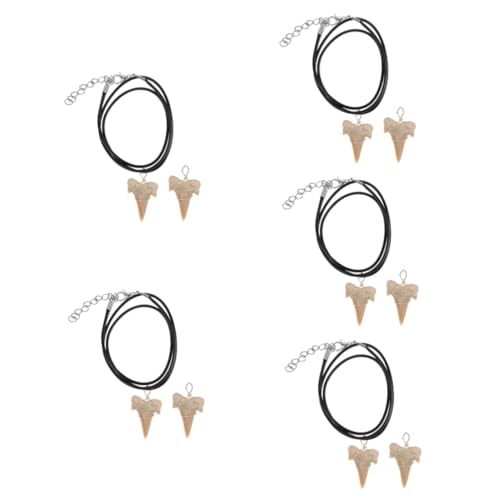 Collier de surf pendentif requin fossile : un bijou robuste et soigné