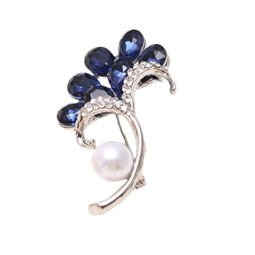 Boutonniere en cristal et perles rose gold pour un costume de mariage elegant