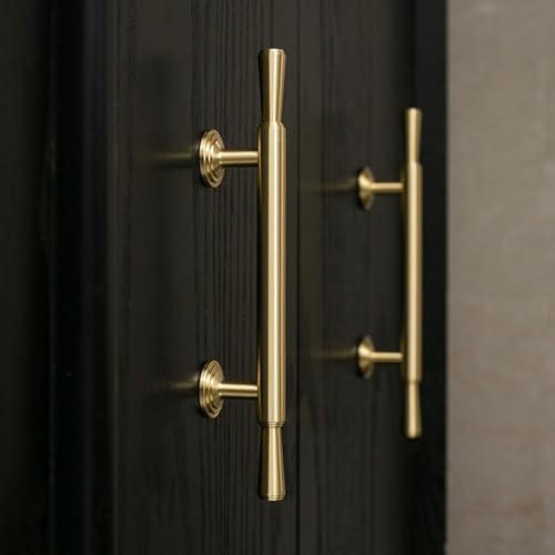 Boutons de porte de cuisine en laiton doré pour relooker un meuble chic