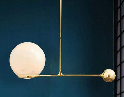Chandelier magique pour salon sombre lustre doré et lumineux chic