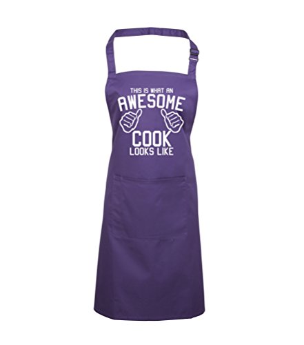 Tablier de cuisine violet pour femme parfait lors des repas en famille