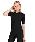 Fassen Sie eng und eng an den Körper an, halten Sie Körperhitze und bequem in dem Wasser.