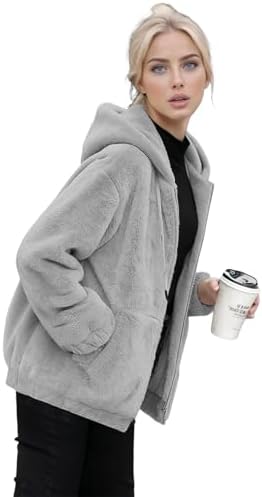 Casaco de inverno feminino em polar com capuz, bolsos com fecho e forro macio. Casaco de inverno para menina em polar macio com capuz e fecho.