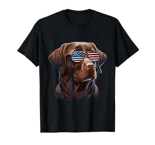 Chocolate Labrador con gafas de sol de EE. UU Camiseta