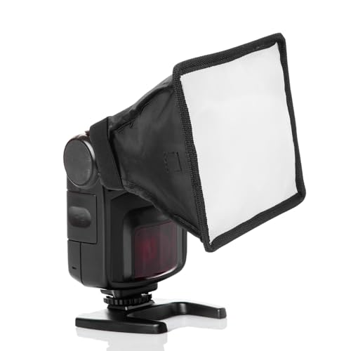 Caratteristiche: Realizzato in materiale plastico, il softbox per flash crea una luce lineare e ampia che mette in risalto le caratteristiche del viso dei soggetti, elimina l'effetto occhi rossi e attenua le ombre. Il diffusore per flash include una scatola per il trasporto e lo stoccaggio. Il diffusore è fissato saldamente con una cinghia per una sistemazione comoda e sicura.