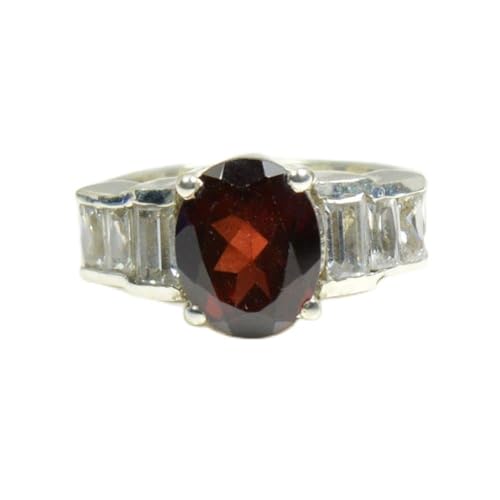 Bague en argent et grenat fait main, le bijou de votre quotidien