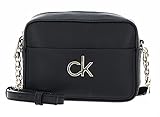 Crossbody Damen Taschen: Diese kleine, elegante Calvin Klein Crossbody Tasche kommt in einer Farbe, CK Black und in einer Größe