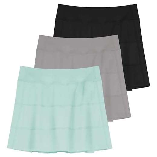 Real Essentials Pacote com 3: Saia feminina plissada de tênis de golfe para mulheres, shorts esportivos leves de cintura alta com bolsos, Conjunto 7, GG