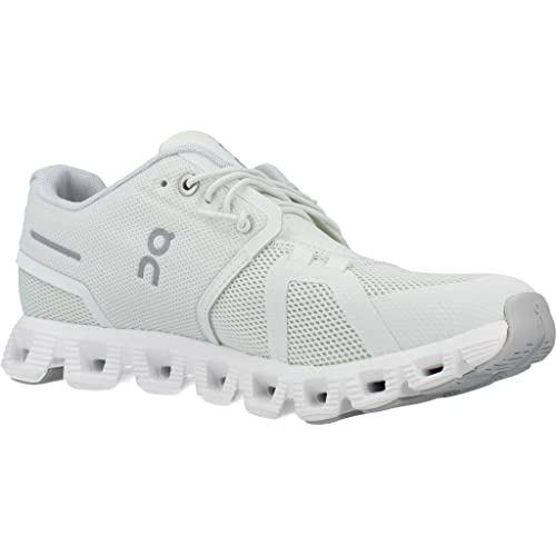 Image of On Women's Cloud 5 Sneakers