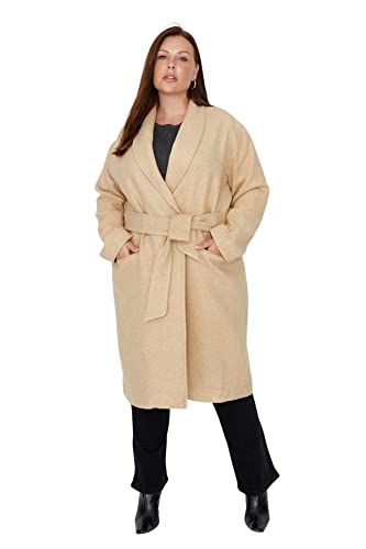 Manteau long à revers d'une finition soignée avec coupe ceinturée fluide