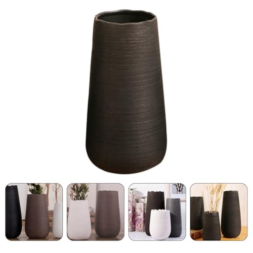 Vase en céramique noire moderne pour sublimer la table basse du salon