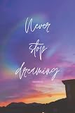  Libreta de notas de hojas blancas a rayas con frase inspiradora \'Never stop dreaming\': Libreta de notas de 108 páginas a rayas con tapa blanda en acabado mate.