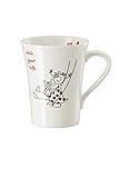 Die liebevoll gestalteten Buchstaben-Tassen mit Blumenmotiven verleihen dem klassischen Kaffeebecher eine ganz besondere, persönliche Note.