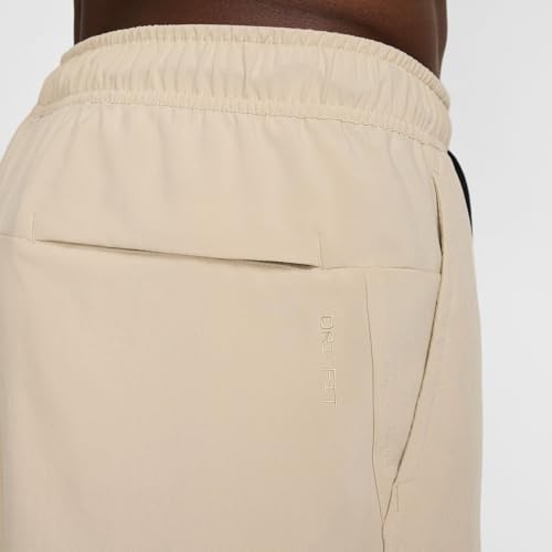 Nike Unlimited Vielseitige Dri-Fit Herrenshorts Ohne Futter (Ca. 18 cm), Desert Khaki/Black/Desert Khaki, DV9340-251, M