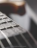  Notenheft: Das Notenbuch für alle Gitarristen ♦ über 100 blanko Seiten im A4+ Format zum niederschreiben deiner besten Songs und Lieder ♦ Motiv: Gitarre 3