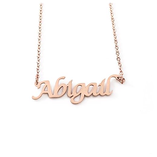Kigu Abigail - Collar chapado en oro rosa de 18 quilates, cadena ajustable de 40,6 cm - 48,2 cm