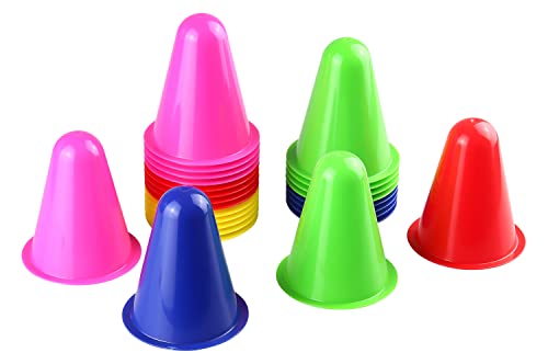 Idena 40622 - Pylonen 25 Stück, farbig sortierte Warn-Kegel aus Kunststoff, ca. 8 cm hoch, stapelbar, Verkehrshütchen für Sport, Freizeit, Slalom, Fußball und Vereine