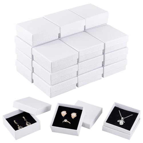 BENECREAT 24 coffret Cadeau à Bijoux Blanc. Étui à Bijoux Carré en Carton de 7x7x3cm avec Intérieur en Velours Utilisé pour le Mariage Fête D'Anniversaire Graduation Anniversaire